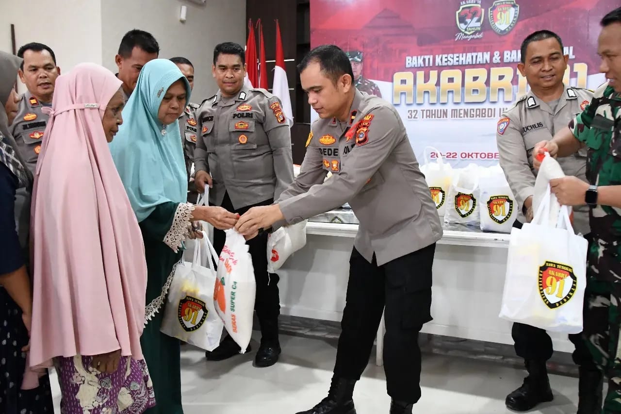 Peringati 32 Tahun Pengabdian AKABRI TNI-Polri 91, Polres Aceh Timur Membagikan 100 Paket Sembako