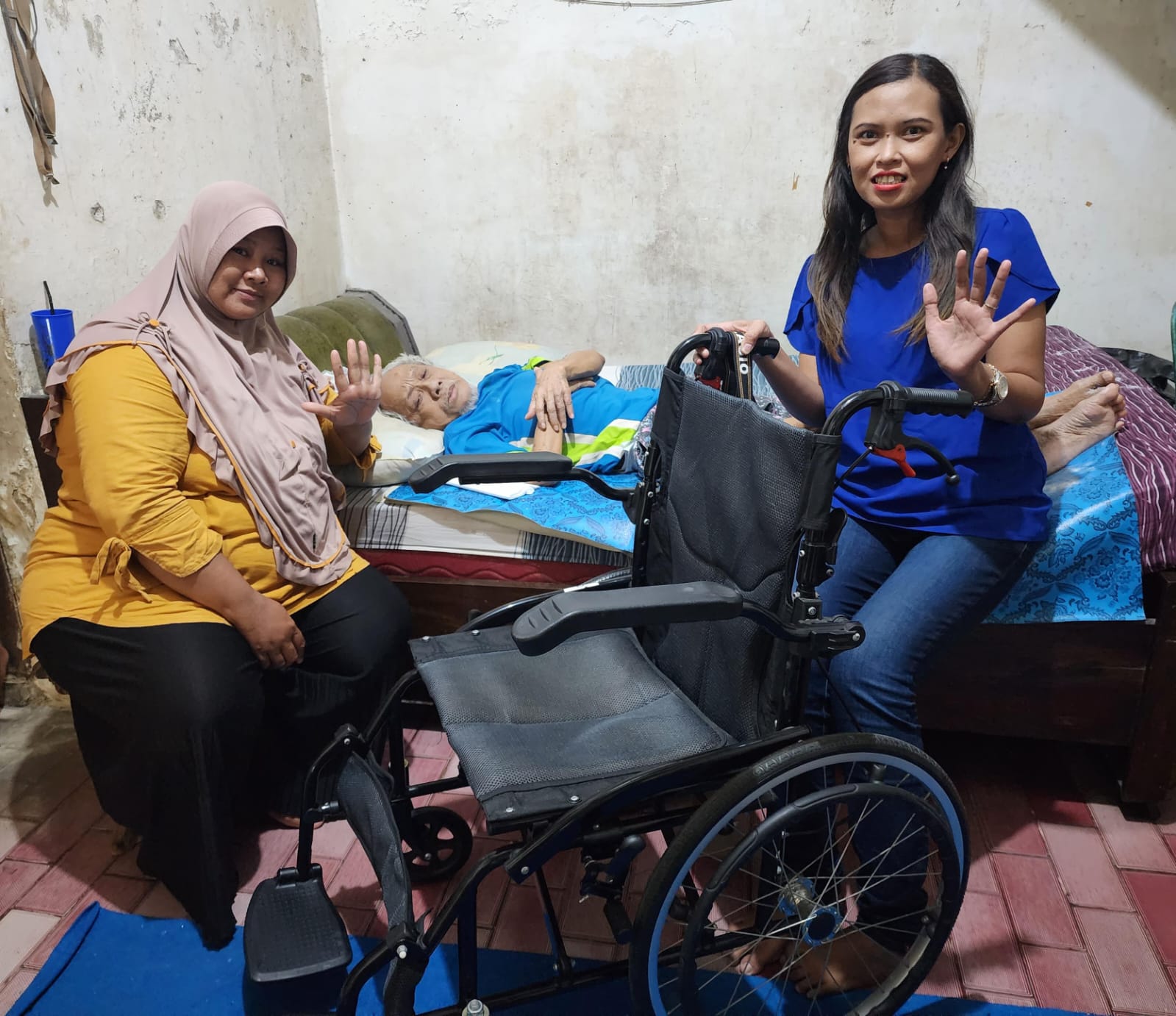 Ita Primaria Lestari Serahkan Bantuan Kursi Roda di Kelurahan Wates Kota Mojokerto