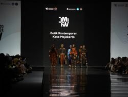 Makin Dikenal, Batik Kontemporer Kota Mojokerto Menjadi Bagian JMFW 2024