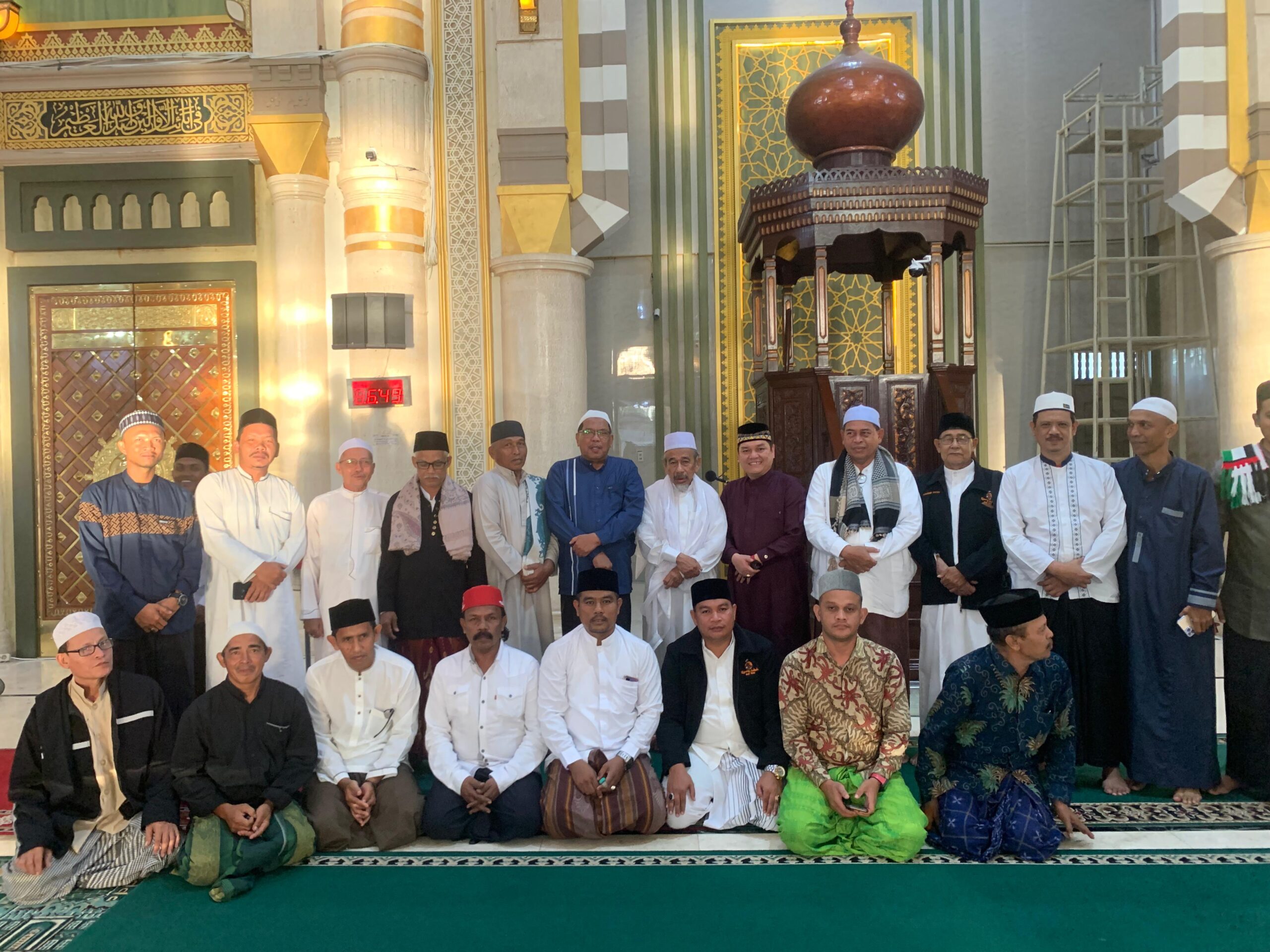 Tengku M.Yunus Yang Akrab Di Sapa Abon Idi Cut Tausiyah/Kultum Dalam Acara Safari Subuh di Mesjid Agung Idi Rayeuk