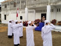 Kapolsek Peureulak Barat Pimpin Upacara Peringatan Hari Santri  Nasional Tahun 2023 di Dayah AMAL