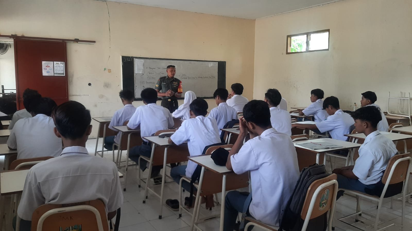 Koramil Kemlagi Bekali Wasbang Siswa SMK Sultan Agung