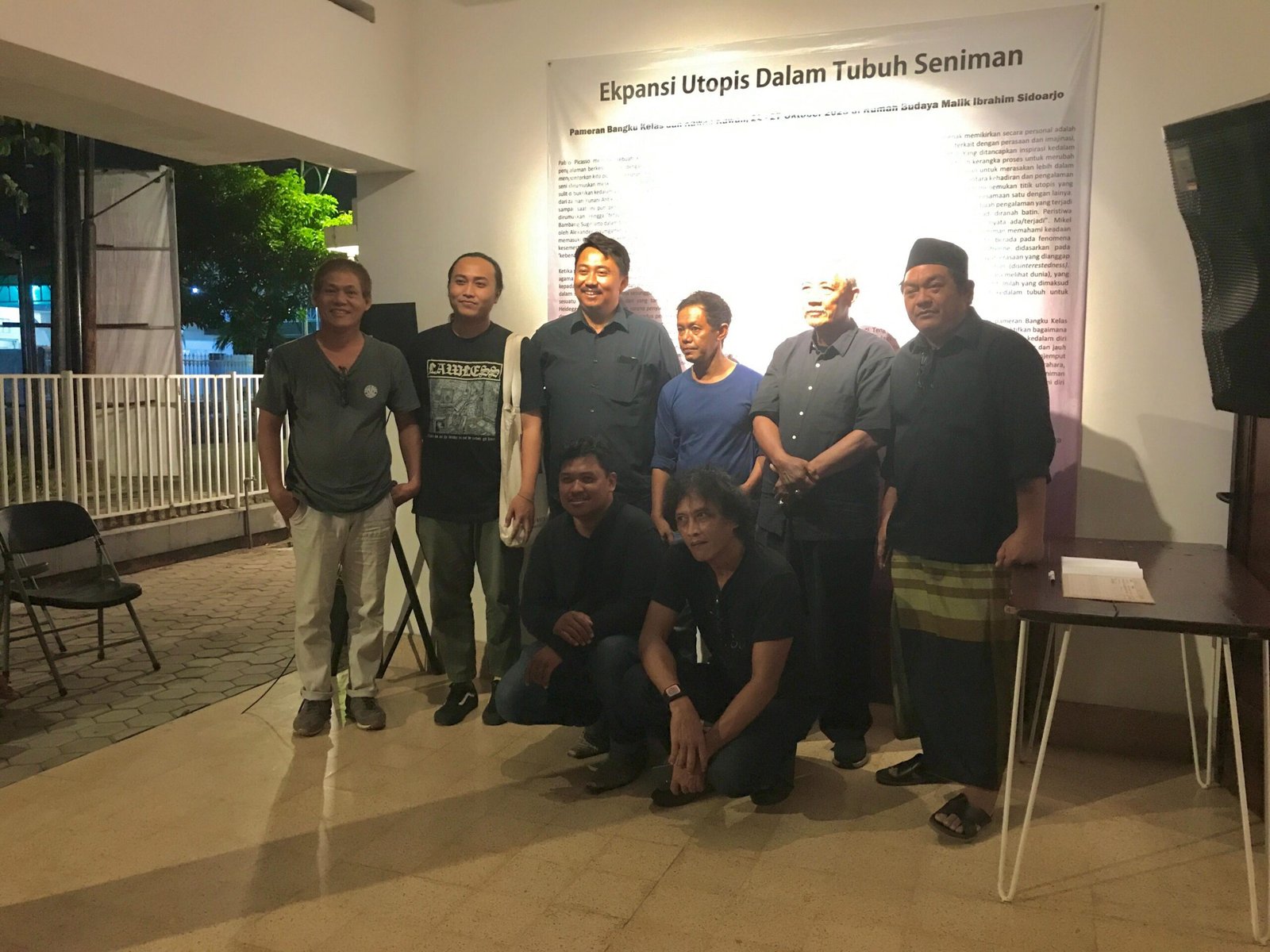 Komunitas Bangku Kelas Part Dua, Gelar Pembukaan Pameran Seni Rupa Bersama, "Berhenti Tengok Kanan Kiri", Yang Diselenggarakan di Sidoarjo Berlangsung Khidmat