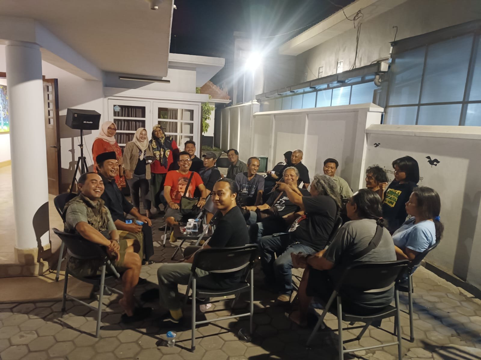 Suasana Teduh, Jurnalis Media Majalah global Bersama Dengan 5 Pelaku Seni Rupa Dan Komunitas Seniman Yang Ada di Sidoarjo