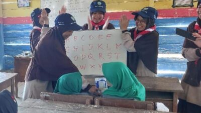 Siswa SMPIT Insan Kamil Lakukan Bakti Karya di Dusun Kalialo Kupang Jabon