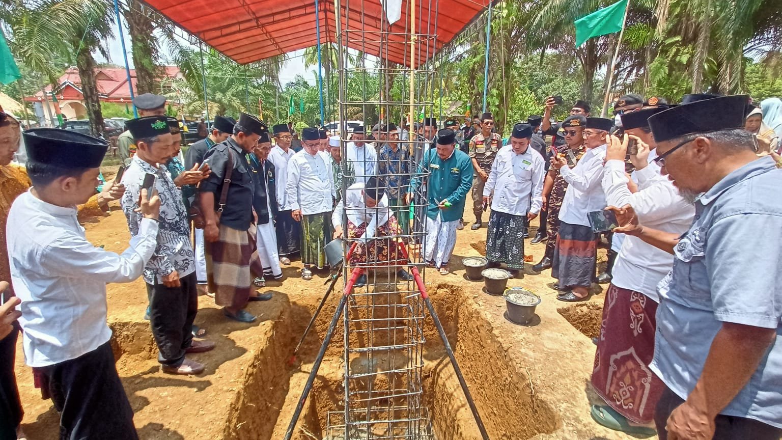 Peletakan Batu Pertama Pembangunan Tugu NU di Desa Tegal Arum Rimbo Bujang Berjalan Dengan Lancar