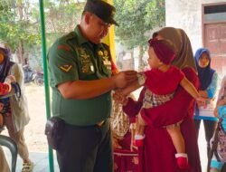 Babinsa Sumberkarang Koramil Dlanggu Dampingi Layanan Posyandu