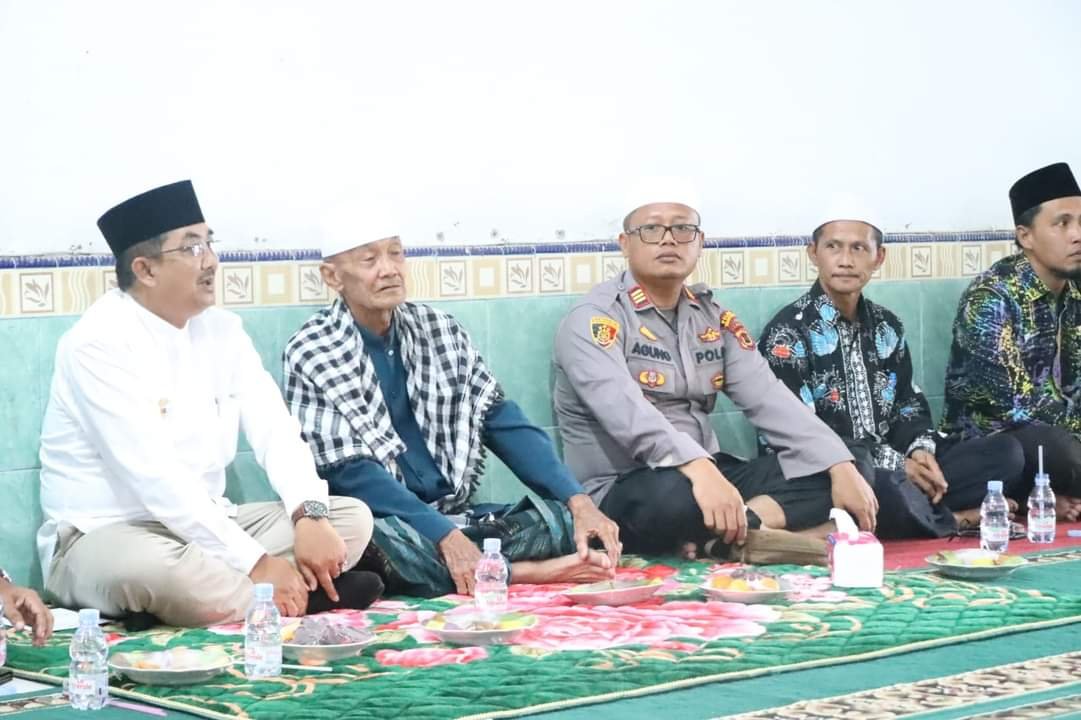 Bupati Anwar Sadat Hadiri Maulid Nabi di Masjid Raudatul Mutaqqin Desa Pembengis