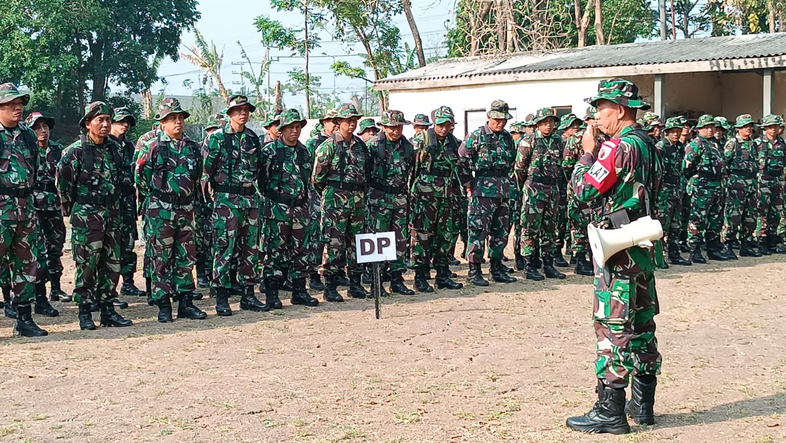 Asah Kemampuan Tempur, Prajurit Kodim 0815/Mojokerto Latihan Menembak