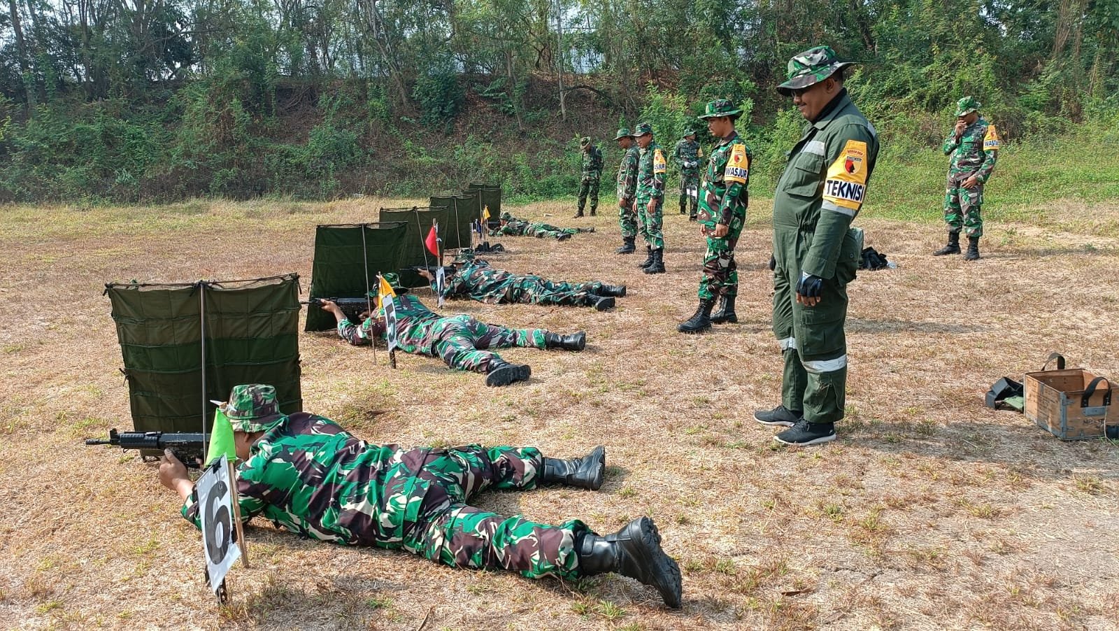 Asah Kemampuan Tempur, Prajurit Kodim 0815/Mojokerto Latihan Menembak