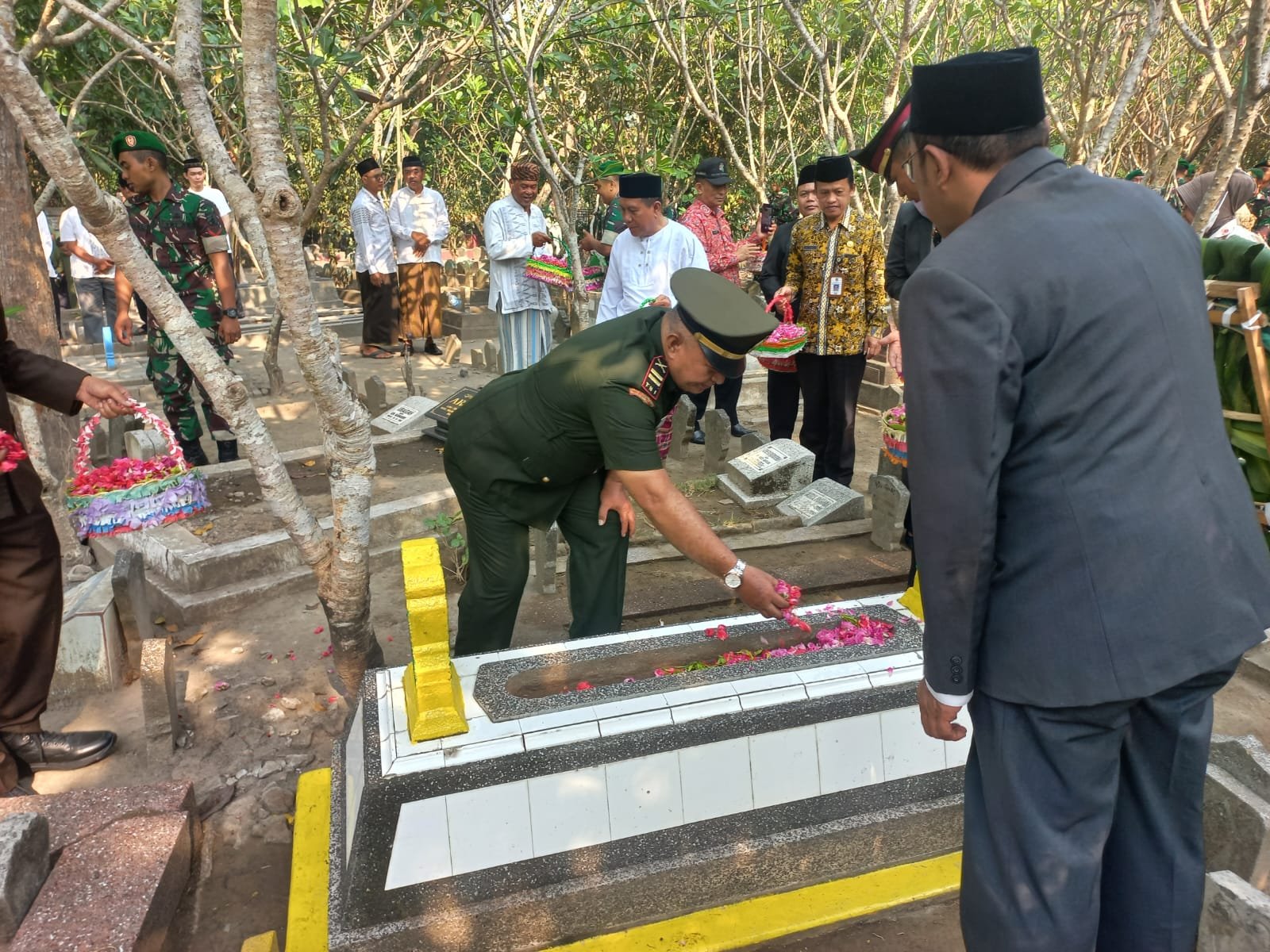 Tak Lupa Jasa Pahlawan, Kodim Mojokerto Bareng Pemkot Ziarahi Makam Syuhada Kemerdekaan