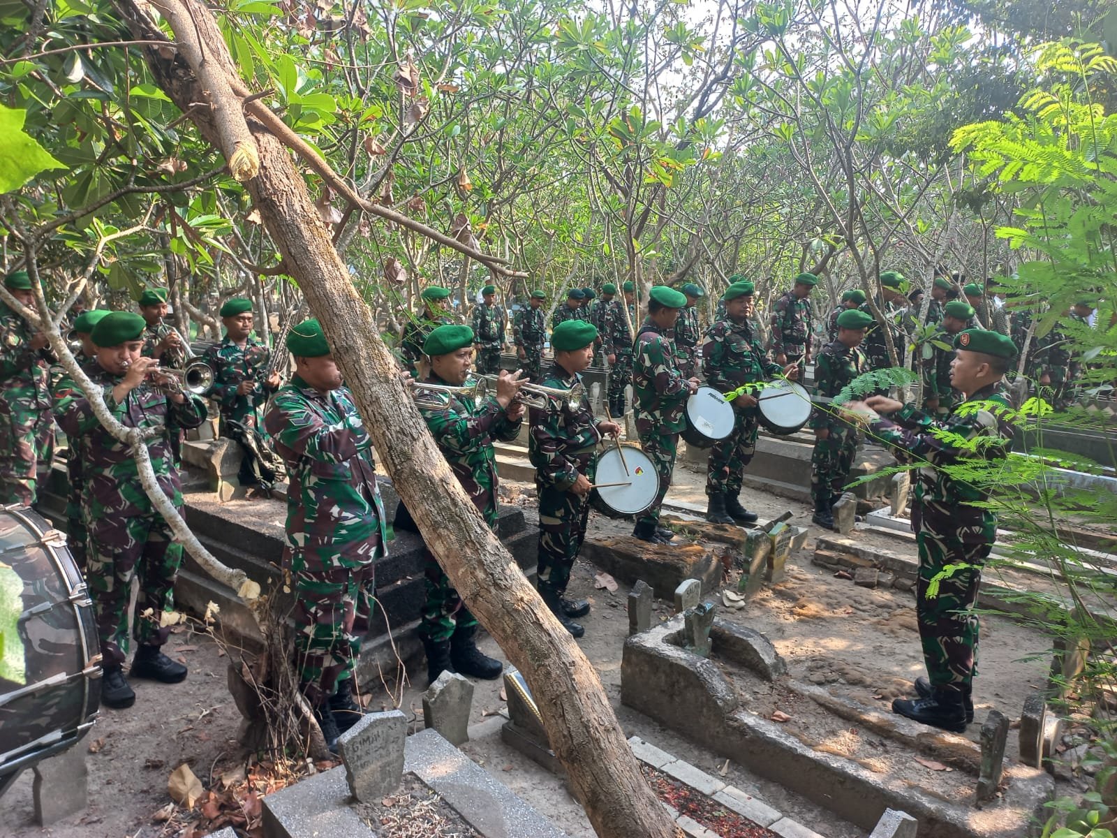 Tak Lupa Jasa Pahlawan, Kodim Mojokerto Bareng Pemkot Ziarahi Makam Syuhada Kemerdekaan