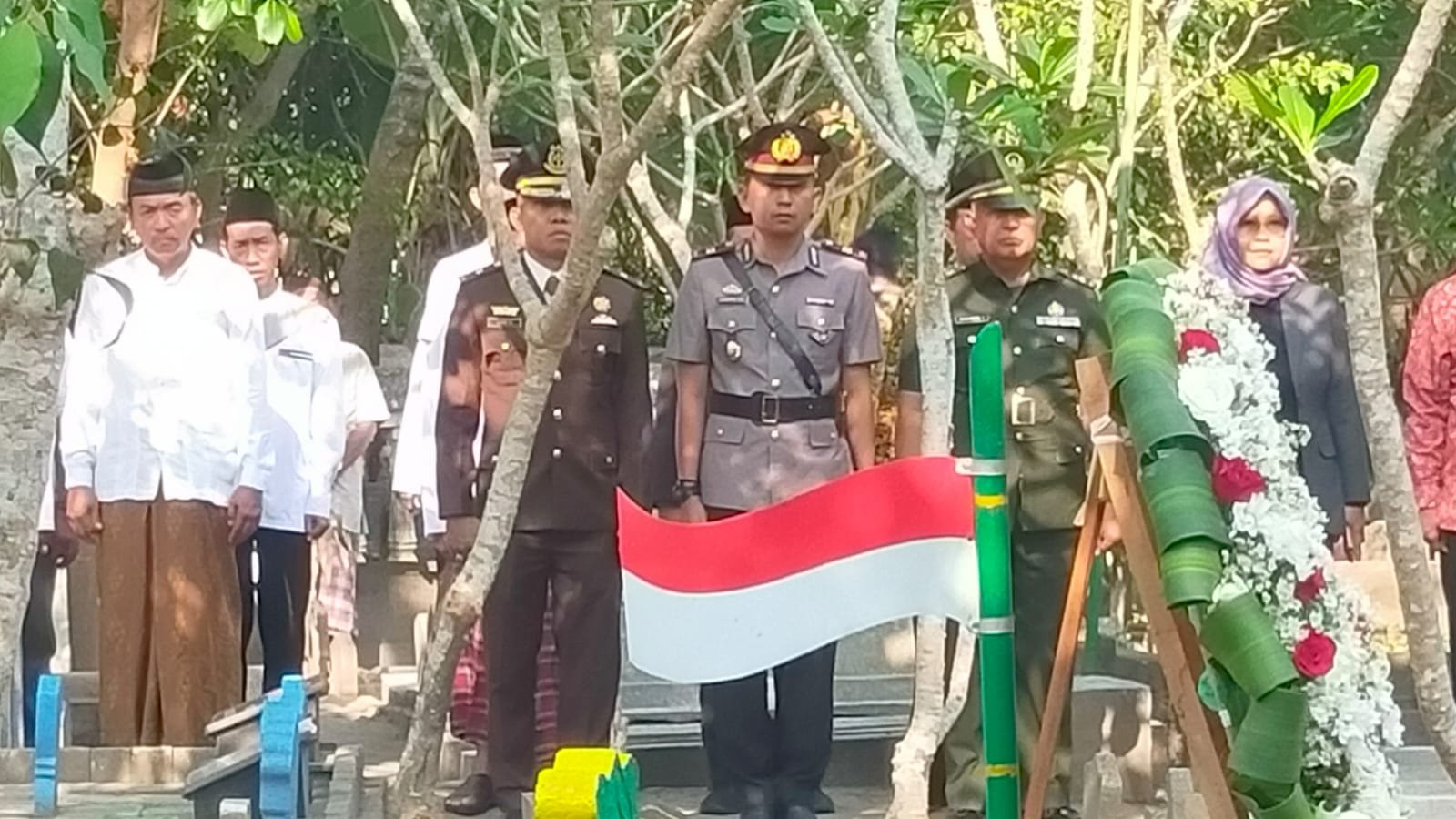 Tak Lupa Jasa Pahlawan, Kodim Mojokerto Bareng Pemkot Ziarahi Makam Syuhada Kemerdekaan
