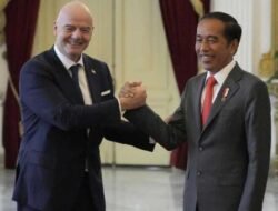 Jokowi Akan Berikan Bintang Jasa ke Presiden FIFA Gianni Infantino di Istana Hari Ini