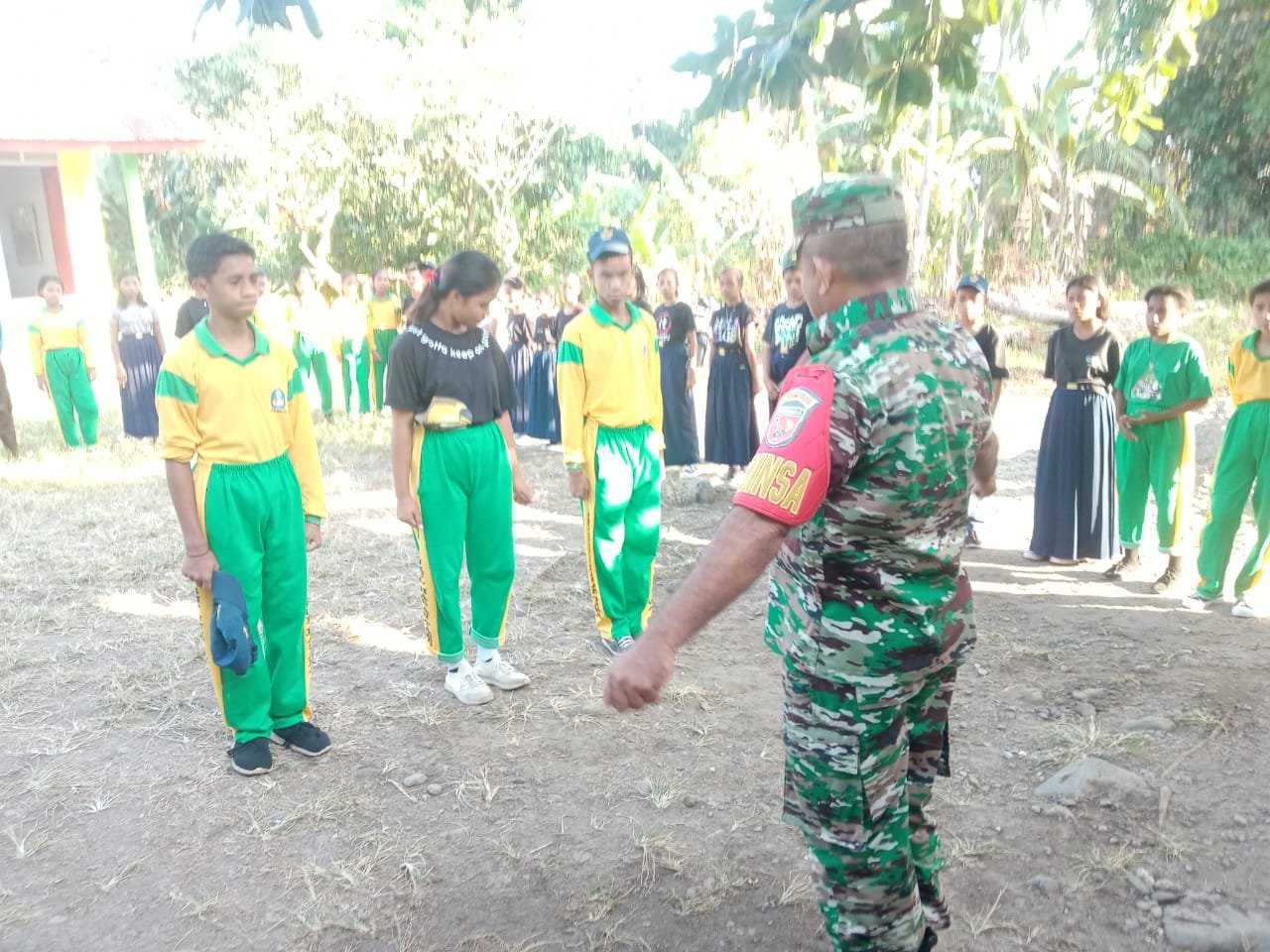 Babinsa Desa Tawa Kecamatan Bacan Timur Tengah Berikan Materi PBB, PPM Dan Sosialisasi Pencegahan Bullying di Sekolah SMP Nurul Hasan Tawa