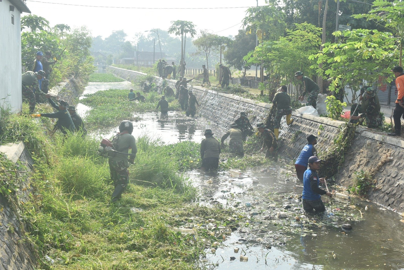 Mitigasi Bencana Banjir, Kodim 0815/Mojokerto Gelar Karya Bakti Di Sungai Avur