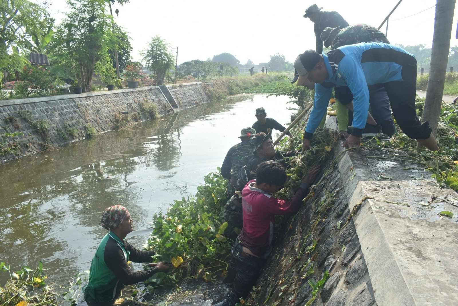 Mitigasi Bencana Banjir, Kodim 0815/Mojokerto Gelar Karya Bakti Di Sungai Avur