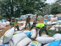 Minimalisir Kecelakaan, Koramil Pacet & Polsek Bareng Tim Relawan Pertebal Dinding Penyelamat Tikungan Gotean