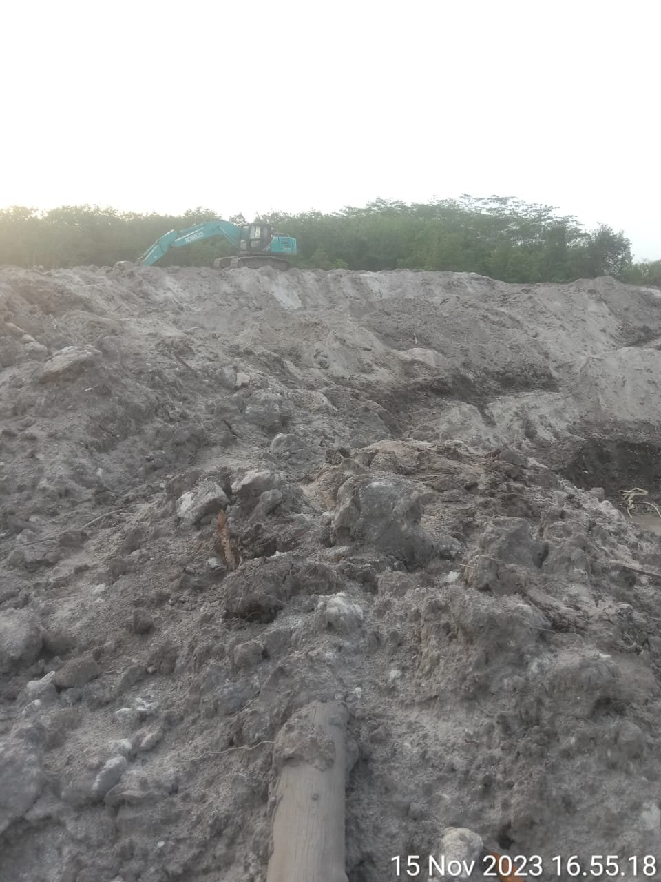 Aktivitas Tambang Timah Diduga Illegal Didesa Bencah Menggunakan Alat Berat Tanpa Ada Tindakan Tegas