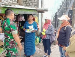 Babinsa Kandangan Ulurkan Bantuan Sembako Kepada Warga Kurang Mampu