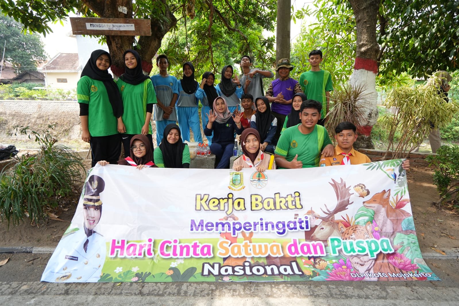 Giat ProKasih, Wali Kota Mojokerto Dan Relawan Kerja Bakti Bersihkan Aliran Sungai Sadar