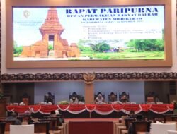 Bupati Mojokerto Hadiri Rapat Paripurna Penyampaian Pandangan Umum Fraksi Atas Raperda APBD Tahun 2024