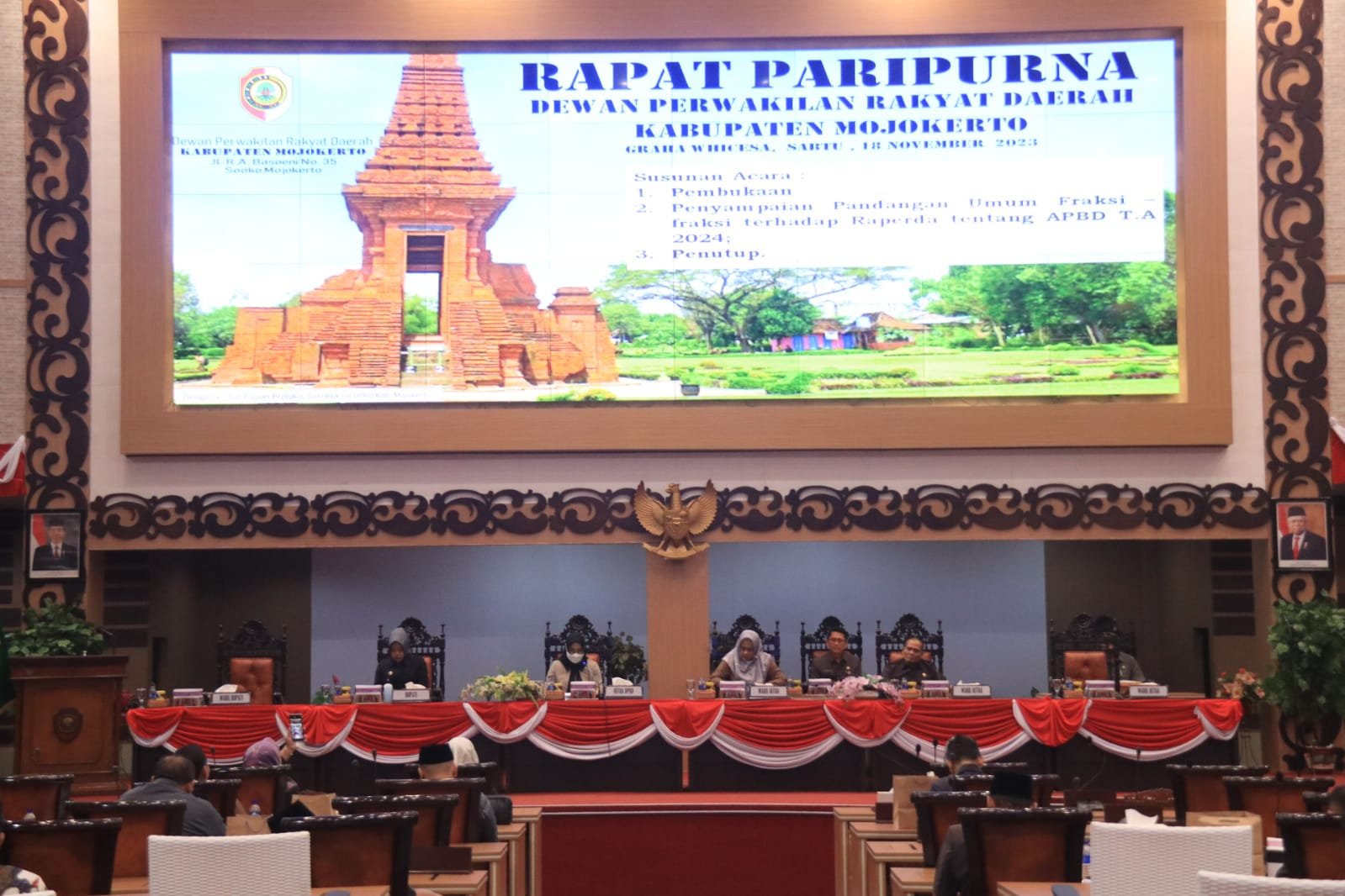 Bupati Mojokerto Hadiri Rapat Paripurna Penyampaian Pandangan Umum Fraksi Atas Raperda APBD Tahun 2024