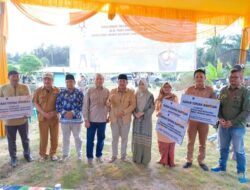 Bupati Anwar Sadat Serahkan Bantuan Bibit Jambu dan Lampu Tenaga Surya untuk 3 Desa