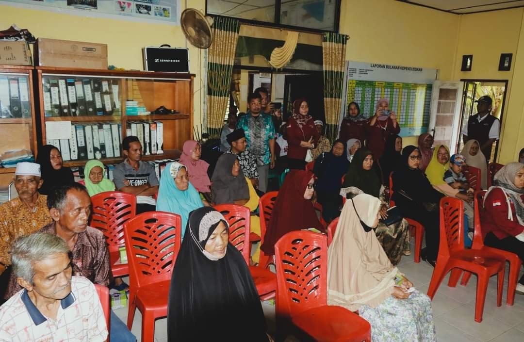 Bupati Anwar Sadat Serahkan Bantuan kepada Lansia dan Penyandang Disabilitas