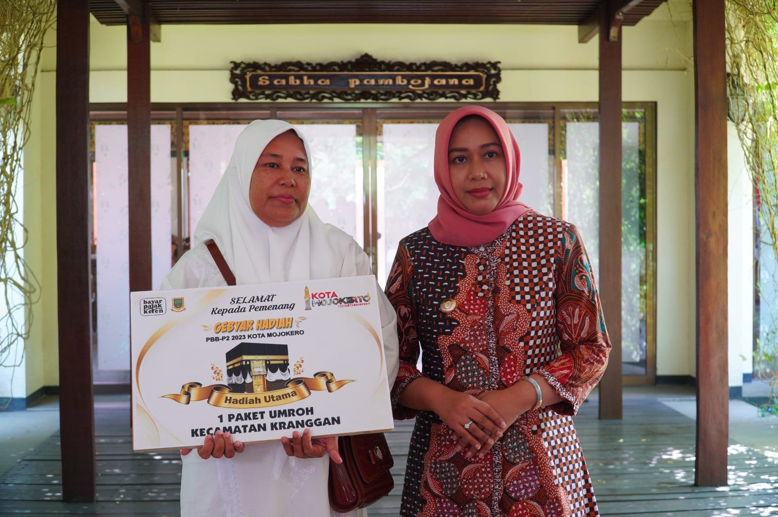 Wali Kota Mojokerto Lepas Keberangkatan Warga Pemenang Undian Umroh PBB-P2