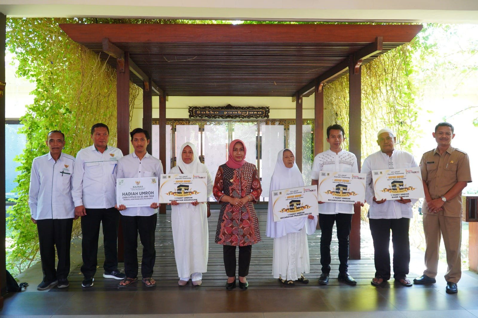 Wali Kota Mojokerto Lepas Keberangkatan Warga Pemenang Undian Umroh PBB-P2