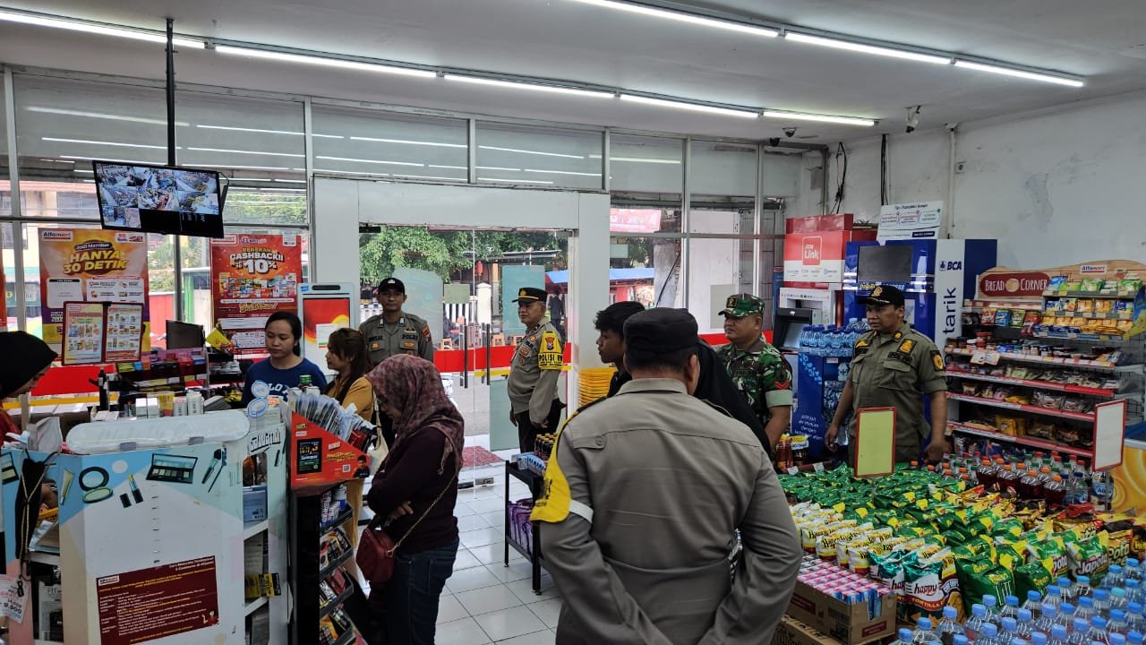 Ciptakan Kondusifitas Wilayah Tiga Pilar Pacet Lakukan Patroli Gabungan