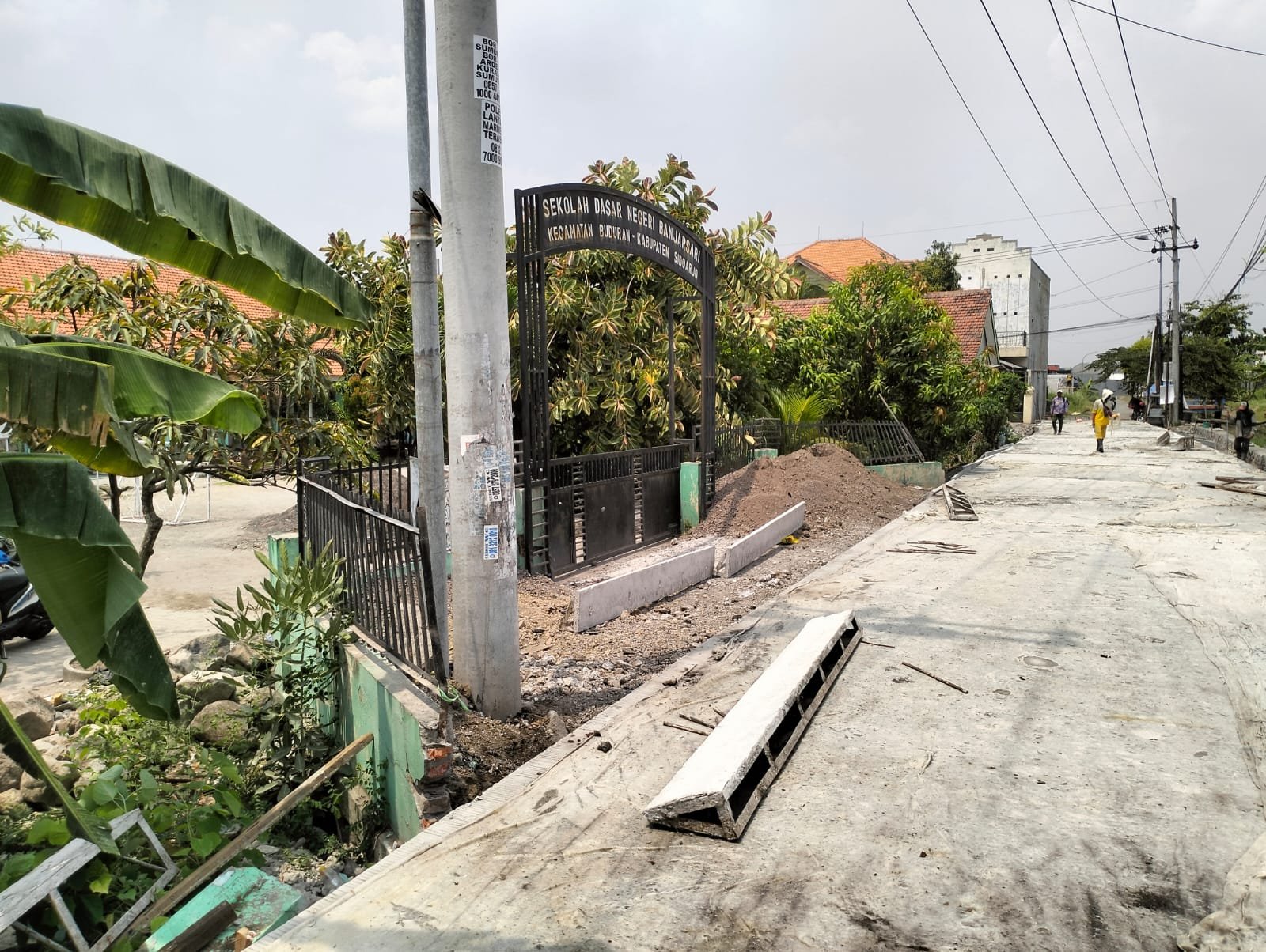 Dibeton Gus Muhdlor, Jalan Desa Banjarsari - Damarsih Tidak Lagi Berlubang