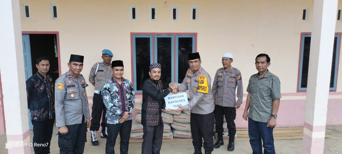 Kegiatan Jum,at Curhat di Pondok Pesantren Al Anshor Kapolres Tebo Meminta Di Do'akan Agar Pemilu 2024 Lancar Aman Dan Damai