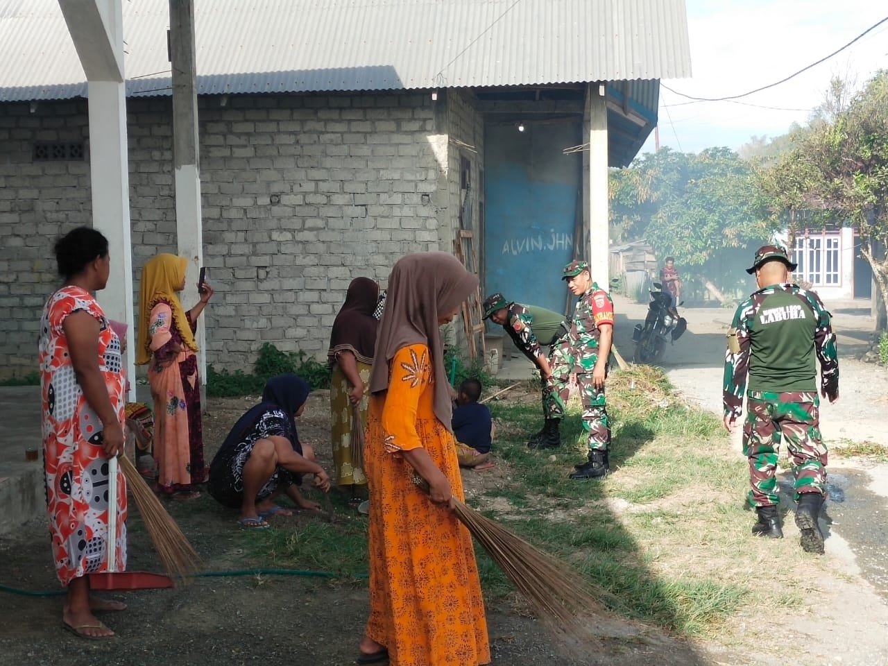 Pelaksanaan Kegiatan Jumat bersih bersama Masyarakat Kompleks Kota Popo RT 8 Di Ds. Labuha Kec. Bacan Kab. Halsel.