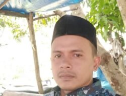 Terlihat Keharmonisan Ekaputra Selaku Kepala Desa Teupin Drum Dengan Masyarakat Beserta Jajarannya Bergotong Royong