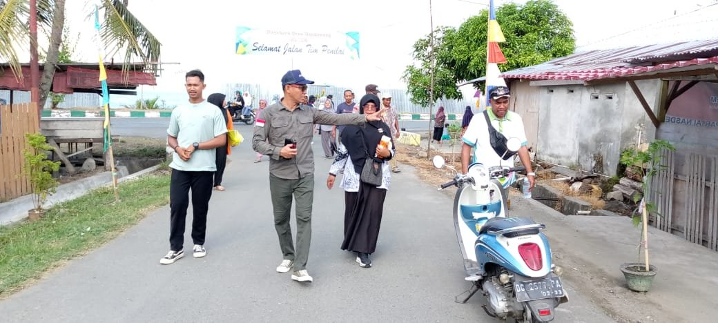 Pemerintah Kecamatan Dan Pemdes Mandaong Terjun Langsung Menilai Lingkungan di Setiap RT