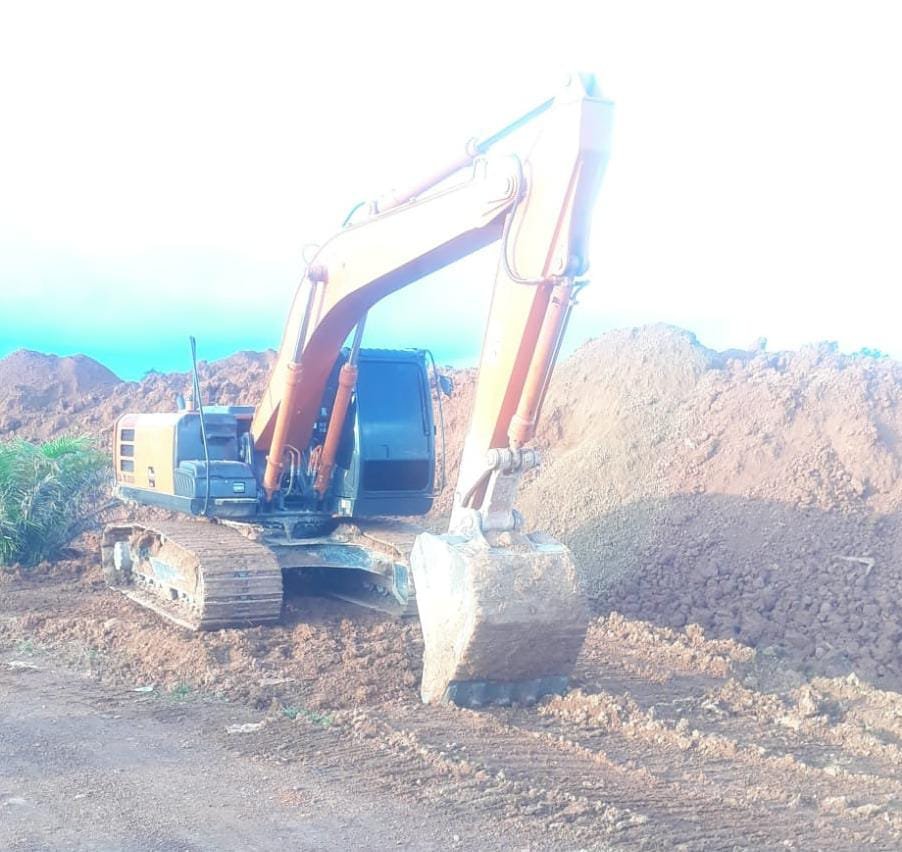 Pemukiman Warga Dan Terlihat Beberapa Meter Dari Jalan Besar Dijadikan Tempat Penambang Timah Diduga Iilegal Pasir Putih Tukak Sadai