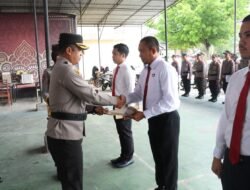 Kapolres Tebo AKBP Iwayan Arta Ariawan SH SIK MH Berikan Penghargaan Atas Dedikasi Para Personil Dalam Pengungkapan Kasus Dan Berprestasi di Bidang Olahraga