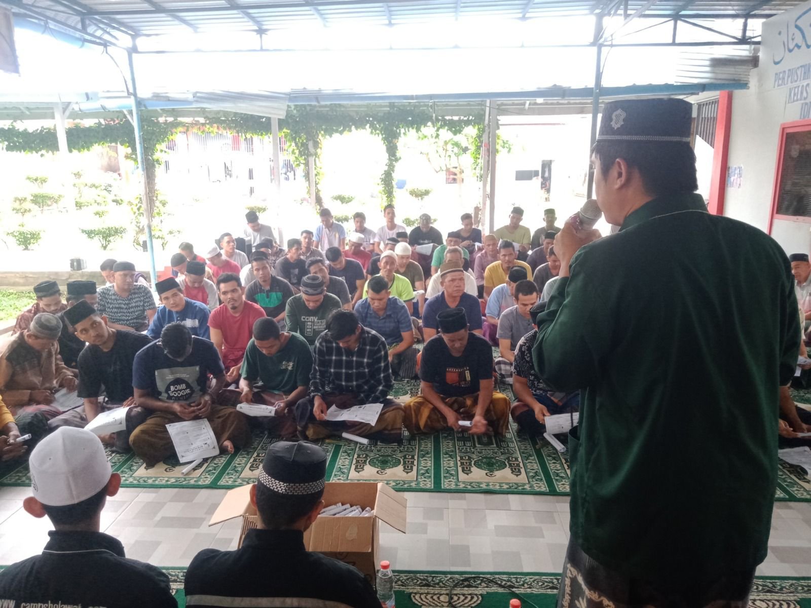 Sinergitas Dengan BNN Kota Langsa Dan Camp Shalawat Lapas Idi Laksanakan Shalawat Akbar Bagi Warga Binaan