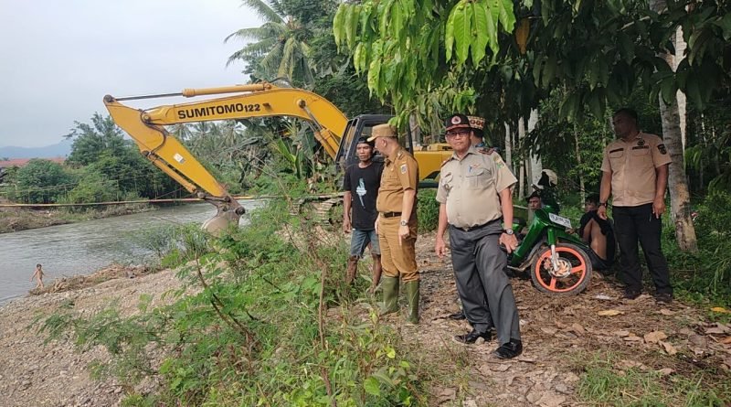 Pj Bupati Ir. Mulyadi Irsan, MT, Meninjau Langsung Lokasi Banjir Di Tiga Titik