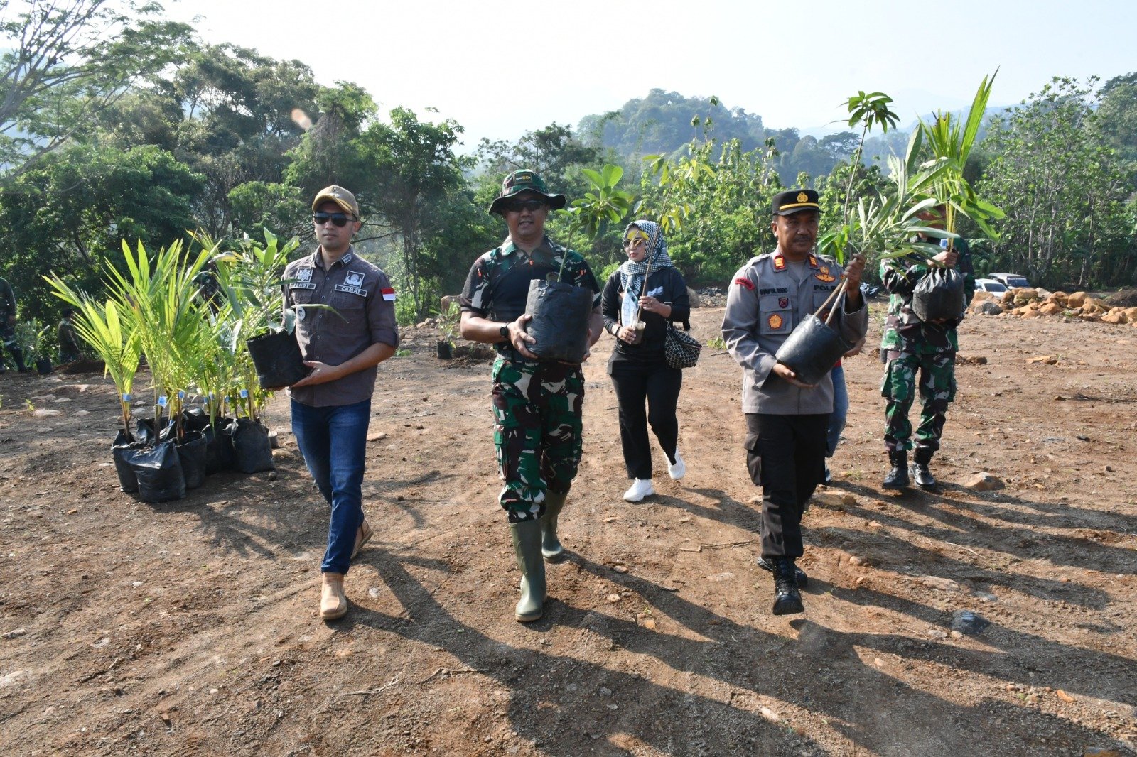 Jaga Kelestarian Alam, Kodim 0815/Mojokerto Tanam 1300 Pohon