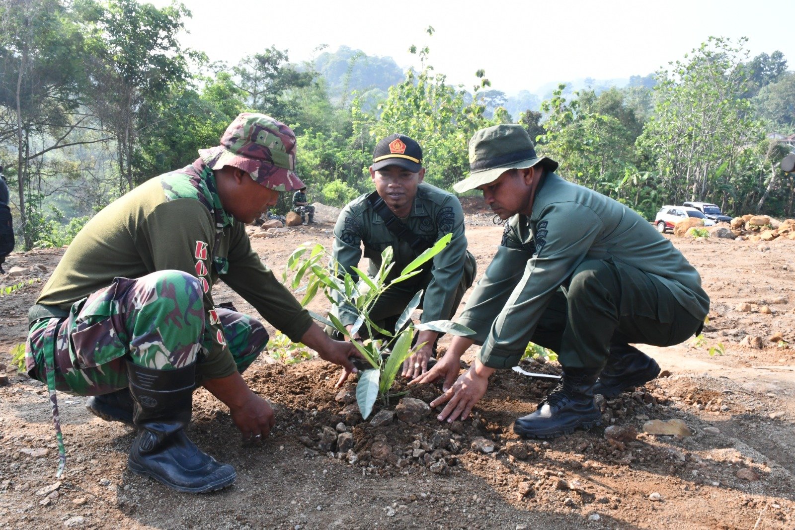Jaga Kelestarian Alam, Kodim 0815/Mojokerto Tanam 1300 Pohon