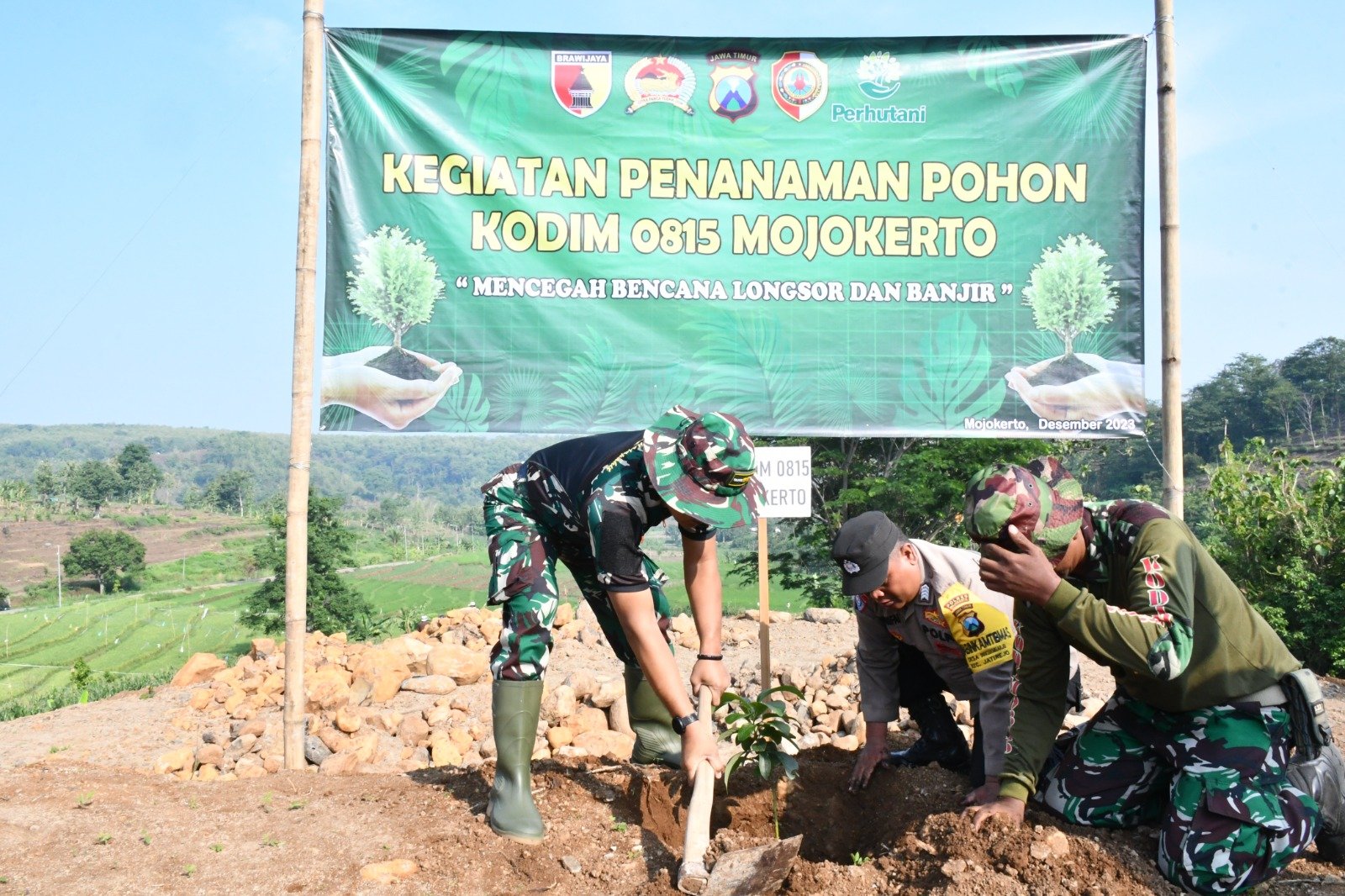 Jaga Kelestarian Alam, Kodim 0815/Mojokerto Tanam 1300 Pohon
