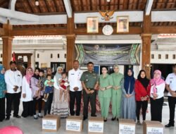 Fokus Penanganan Stunting, Persit KCK Cabang XXX Kodim 0815 Gelar Baksos Desa Tempuran