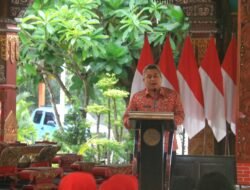 Bupati Mojokerto Serahkan Bantuan Beasiswa Rp 1,1 Miliar Untuk 190 Pelajar Dan Mahasiswa