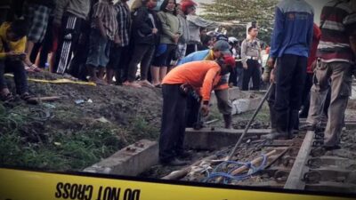 Tragis!!! Mobil Tertabrak KA Feeder Whoosh di Bandung, Dua Orang Meninggal Dunia