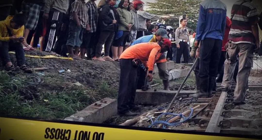 Tragis!!! Mobil Tertabrak KA Feeder Whoosh di Bandung, Dua Orang Meninggal Dunia