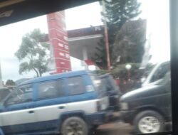 Antrian Panjang Para Pengerit Minyak Mobil dan Motor di SPBU 2433199 Gadung Toboali tidak ada Tindakan Tegas Dari APH