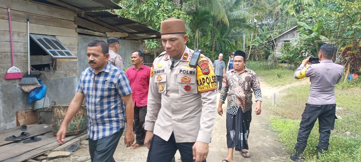 Bantuan Kemanusiaan Polsek Pantee Bidari Polres Aceh Timur Untuk Warganya